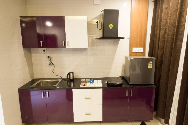 The Porch Inn Hotel & Service Apartments image