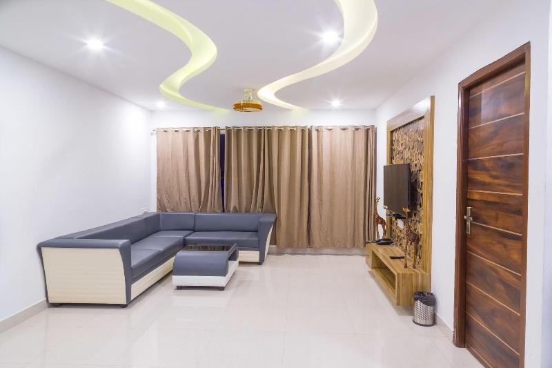 The Porch Inn Hotel & Service Apartments image