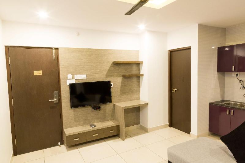 The Porch Inn Hotel & Service Apartments image
