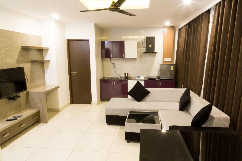 The Porch Inn Hotel & Service Apartments image