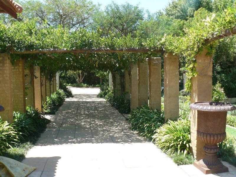 The Moon And Sixpence Garden Guest House image