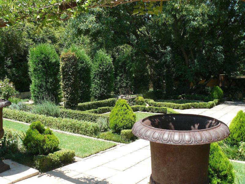 The Moon And Sixpence Garden Guest House image