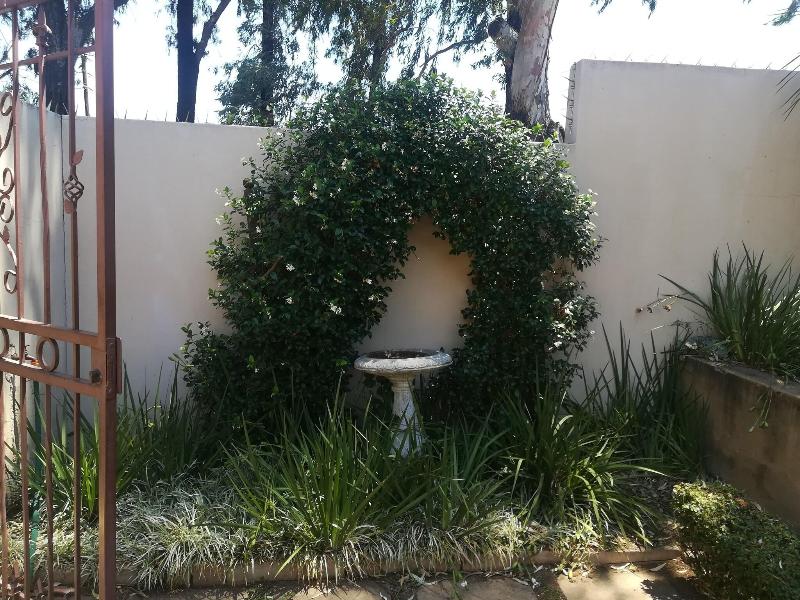 The Moon And Sixpence Garden Guest House image