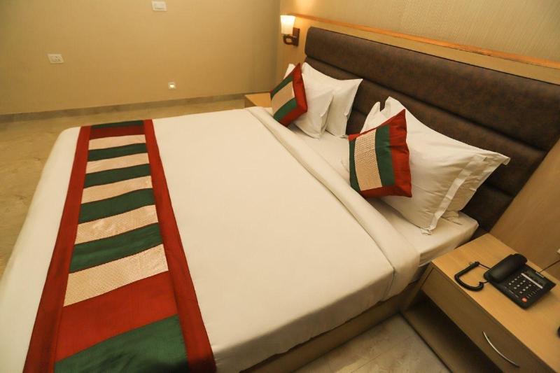 Hotel Aarunya Royale image