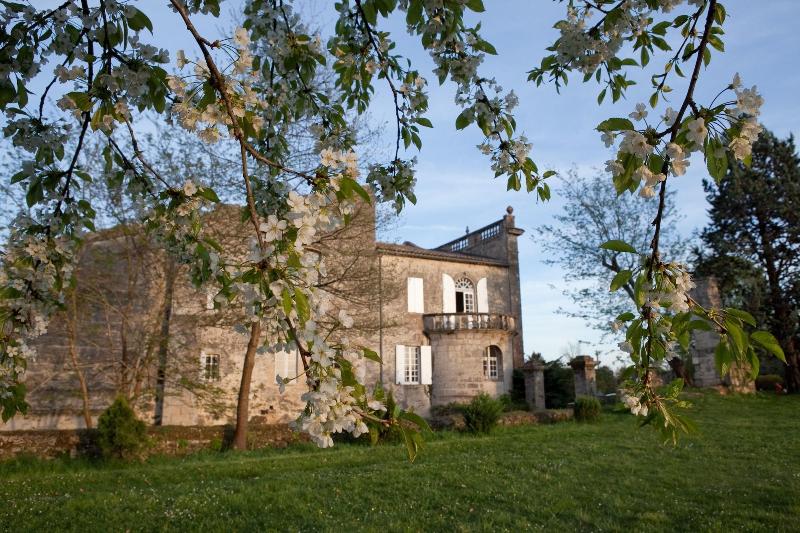 Château Latour Segur Suites & Spa image