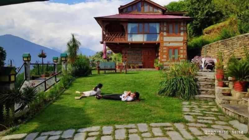 Himalayan Kothi Kais image