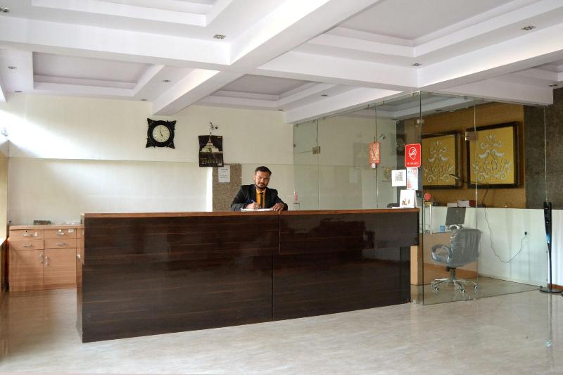 Hotel Dev Residency, 350 Meters from Nakki Lake