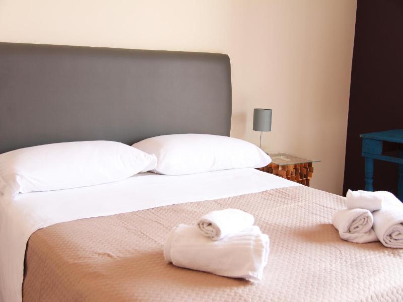 Urban Pop Hostel & BnB image
