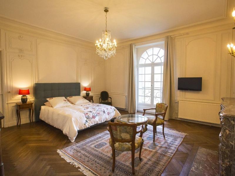 Le Château Des Monts image