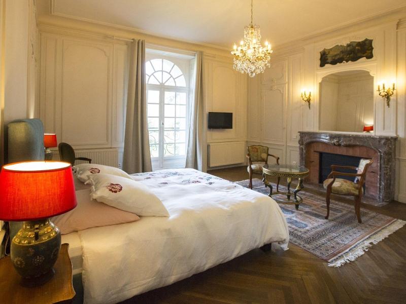 Le Château Des Monts image
