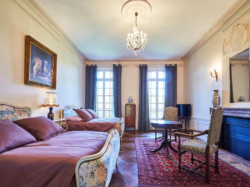 Le Château Des Monts image