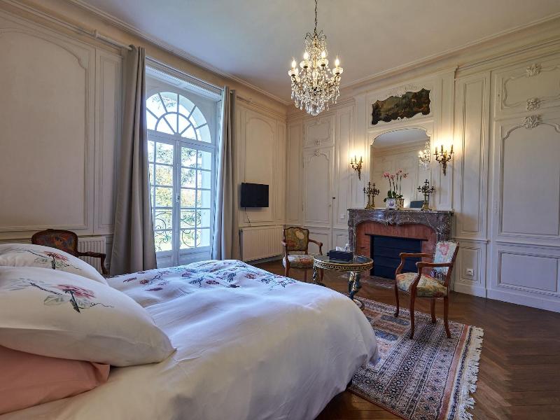 Le Château Des Monts image