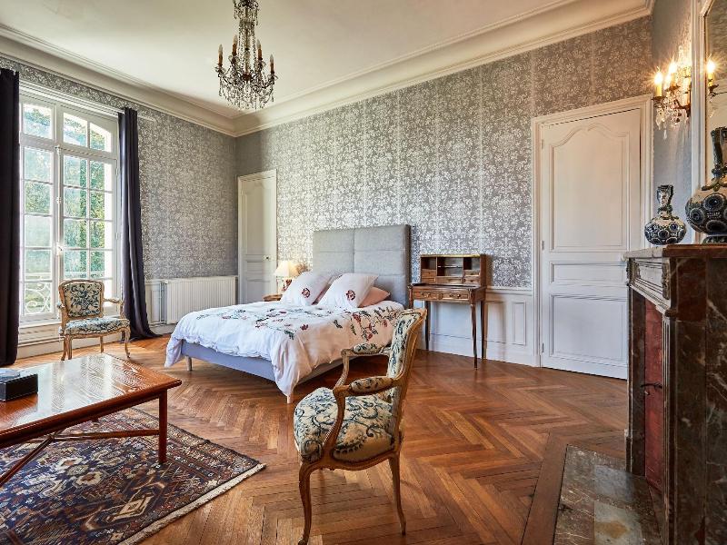 Le Château Des Monts image
