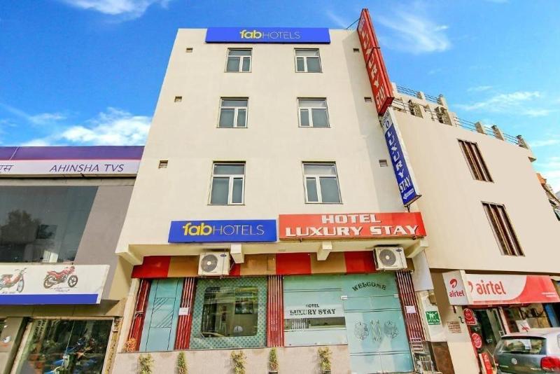 Hotel Deluxe Stay Inn image
