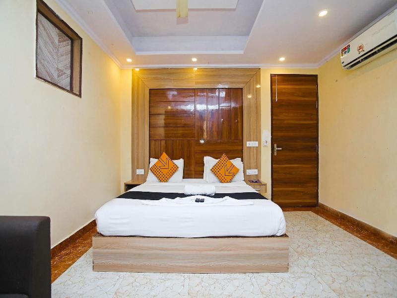 Hotel Deluxe Stay Inn image