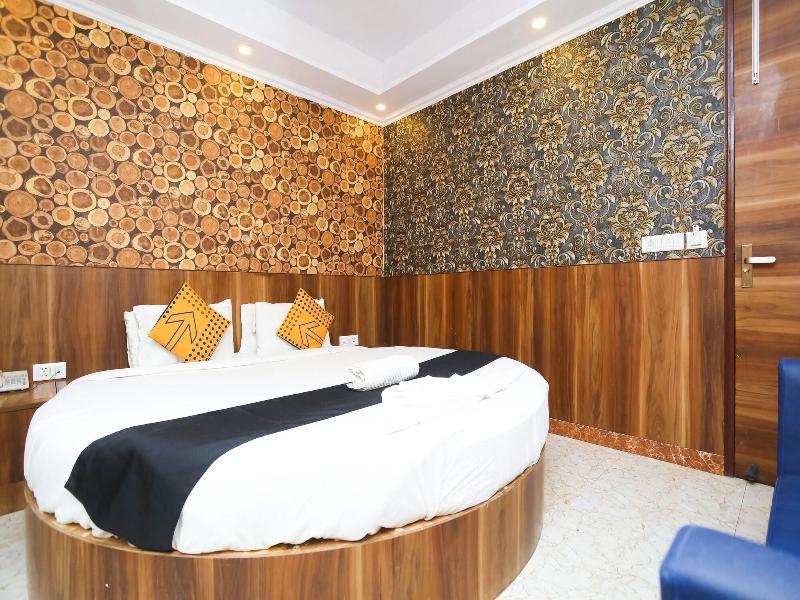Hotel Deluxe Stay Inn image