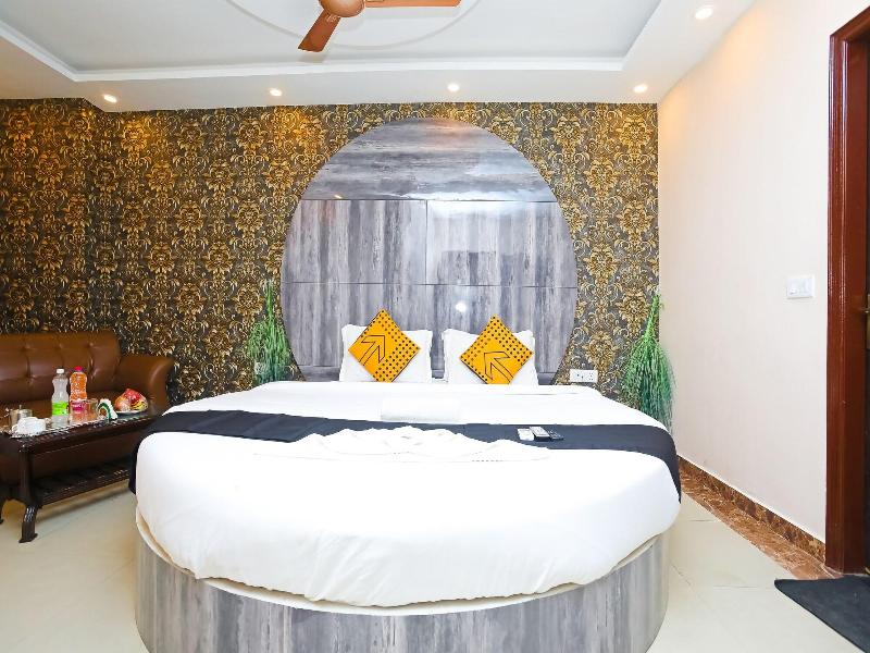 Hotel Deluxe Stay Inn image