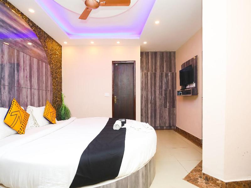 Hotel Deluxe Stay Inn image