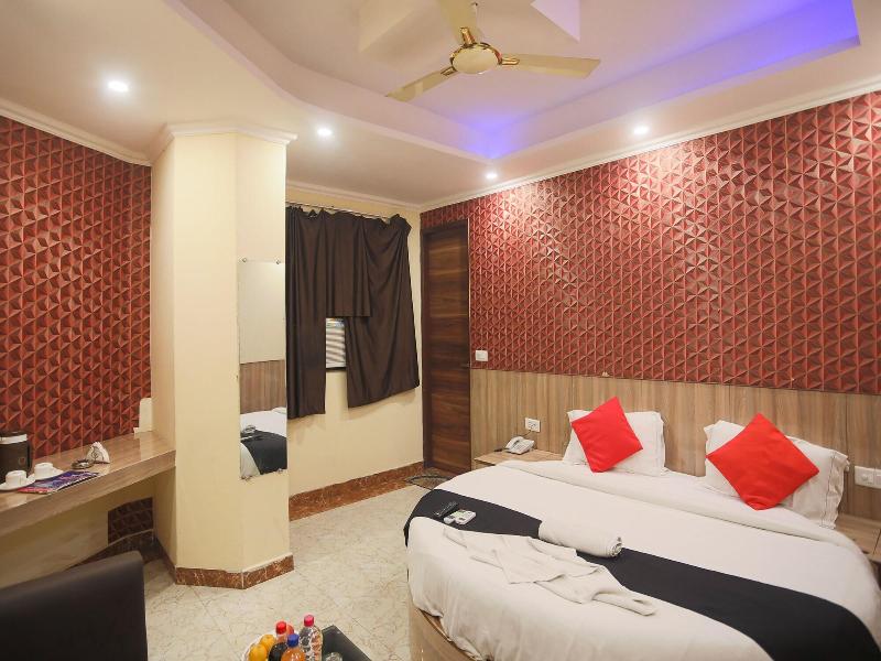 Hotel Deluxe Stay Inn image