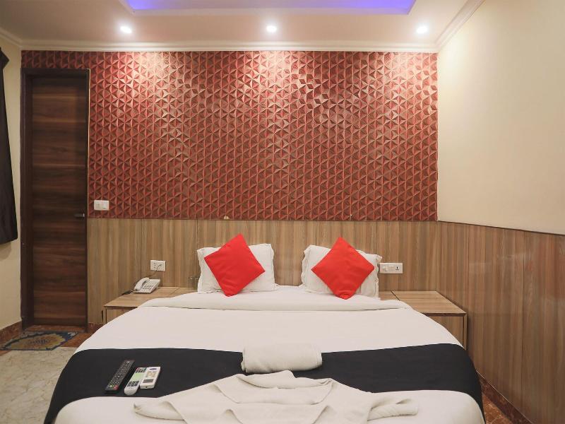 Hotel Deluxe Stay Inn image