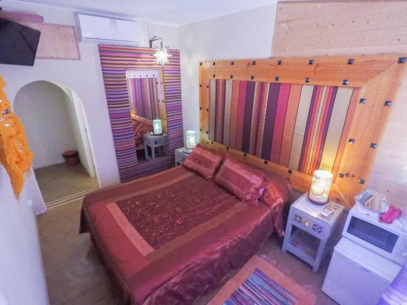 Inn Seventies Cheap & Chic image