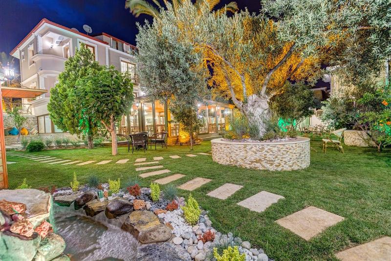 Cunda Battalos Küçük Otel