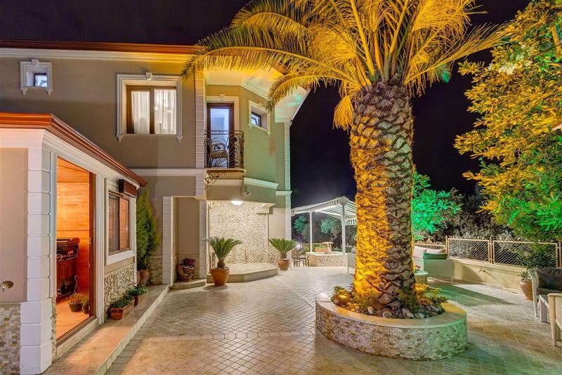 Cunda Battalos Küçük Otel