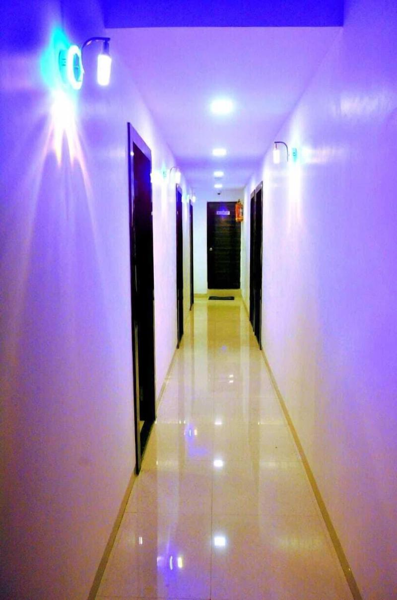 Hotel Crystal Crown image