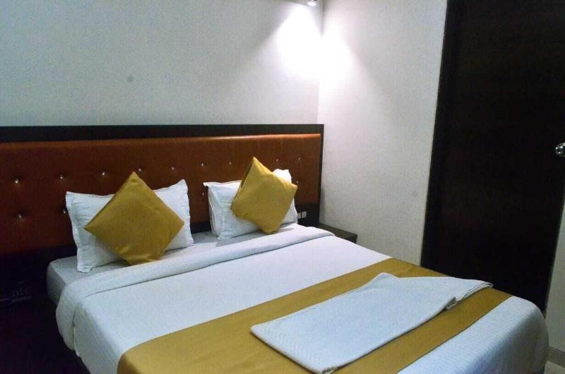 Hotel Crystal Crown image