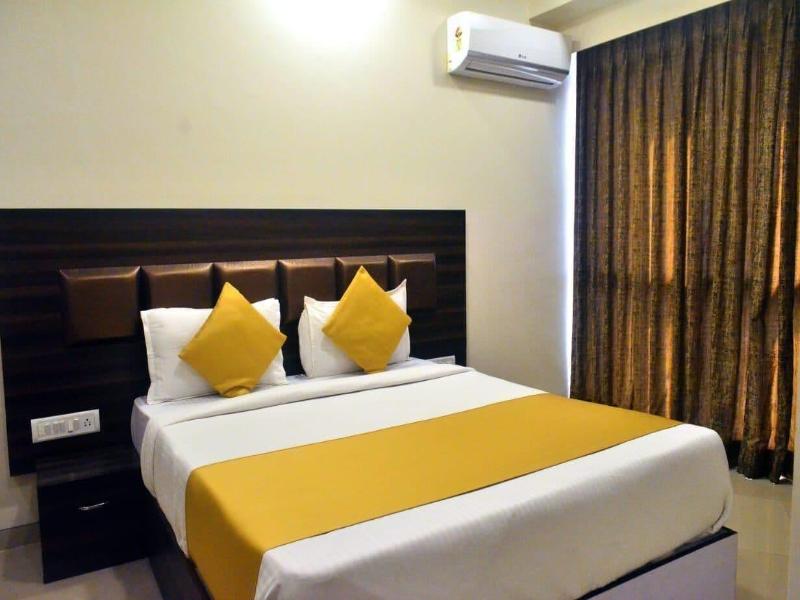 Hotel Crystal Crown image