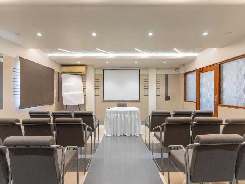 Hotel Summit image