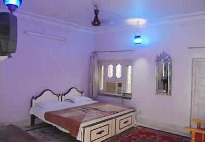 Hotel Oasis image