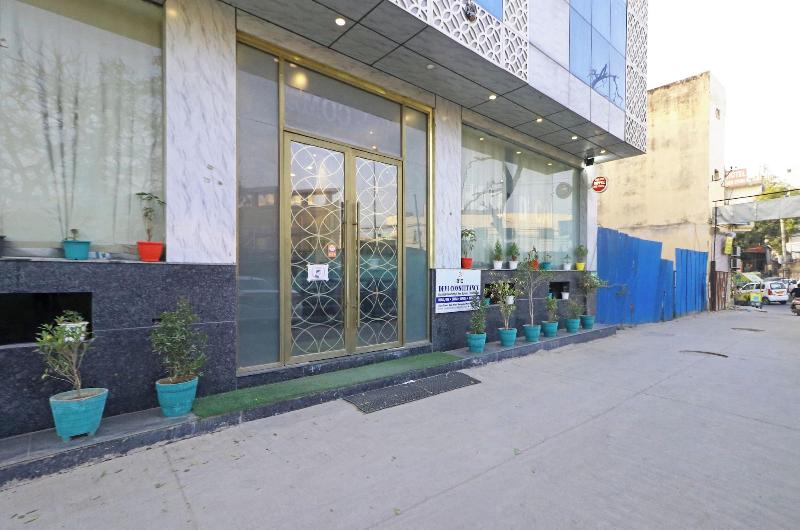 Hotel Capitol image