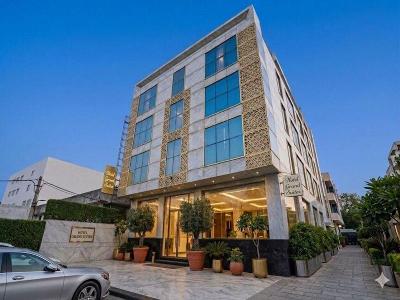 Hotel Capitol image