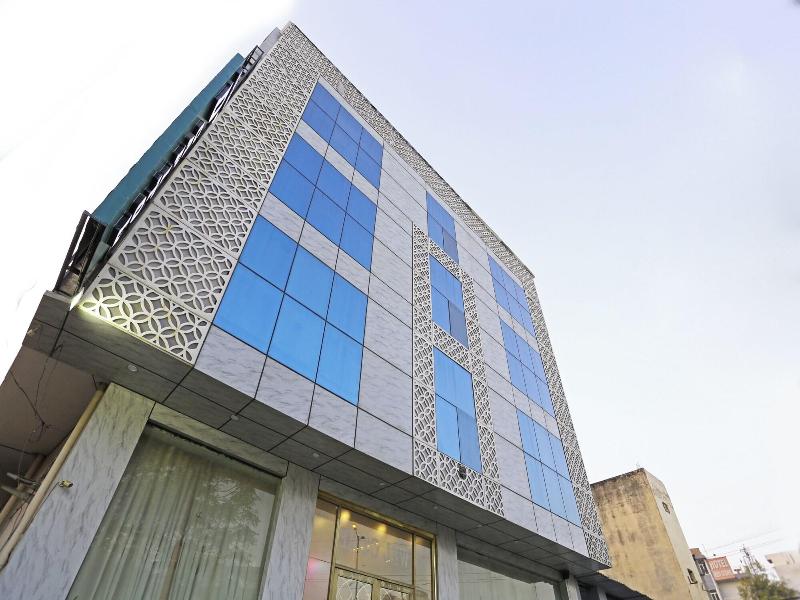 Hotel Capitol image