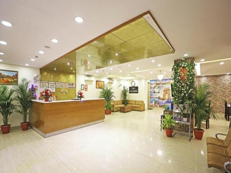 Hotel Capitol image