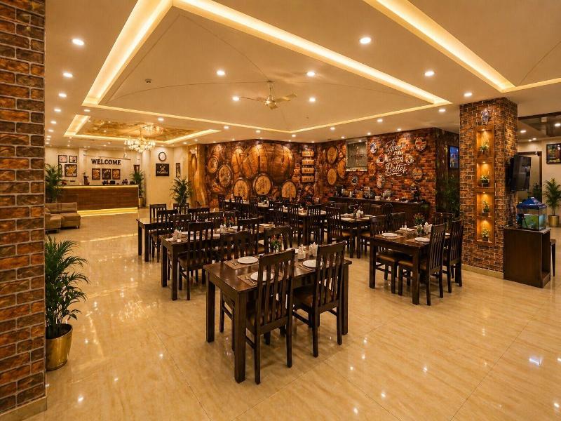 Hotel Capitol image