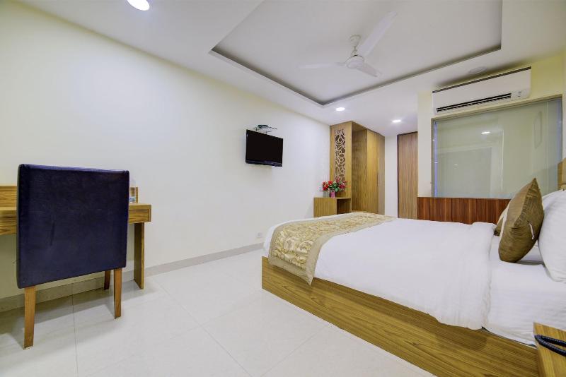 Hotel Capitol image