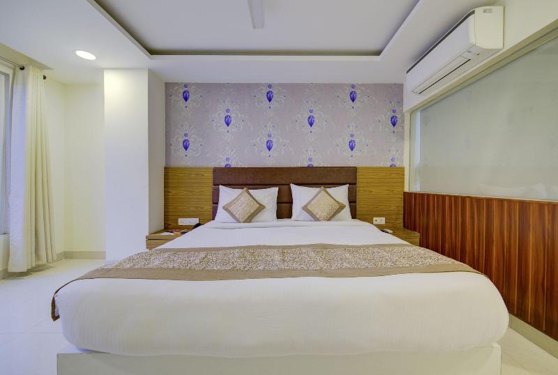 Hotel Capitol image