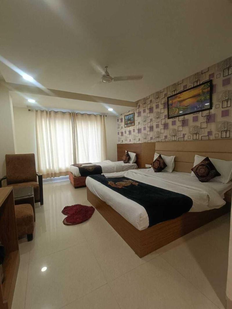 Hotel Capitol image