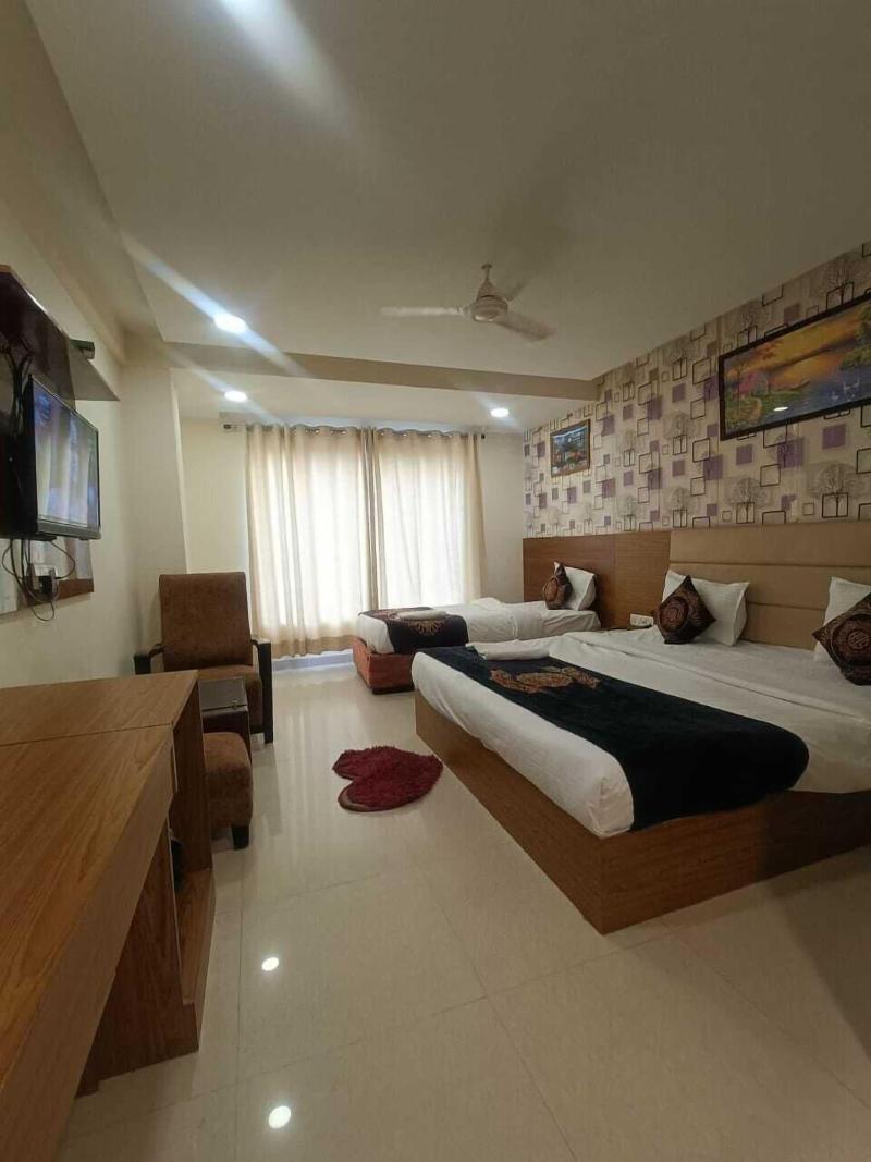 Hotel Capitol image