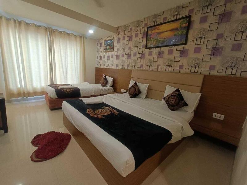 Hotel Capitol image