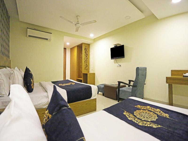 Hotel Capitol image