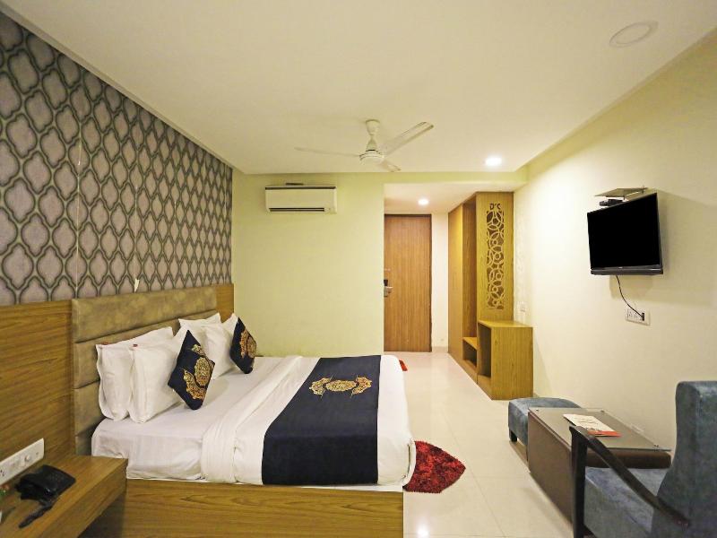 Hotel Capitol image