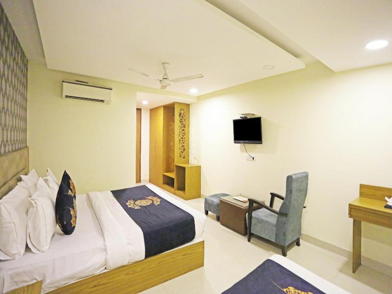Hotel Capitol image