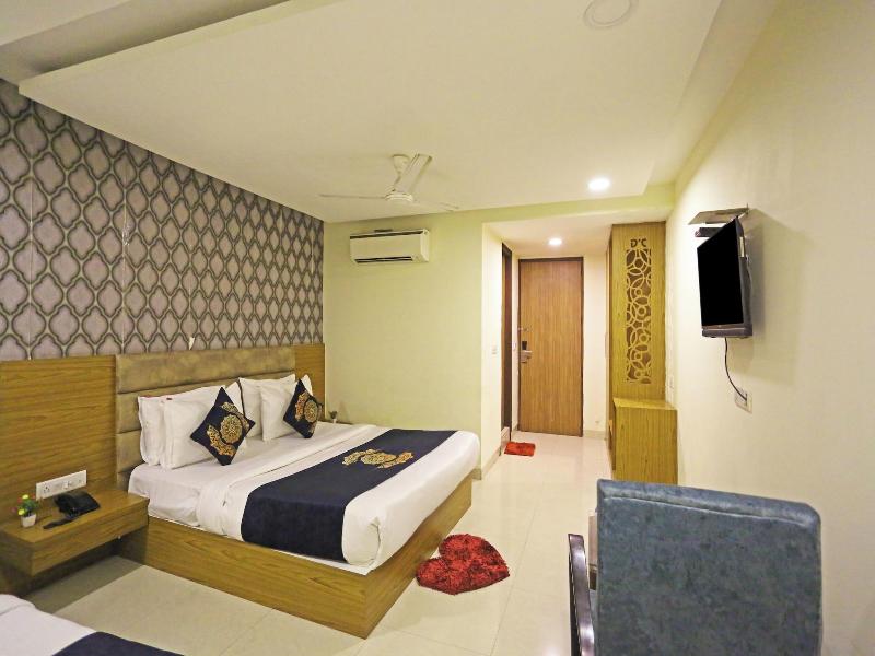 Hotel Capitol image