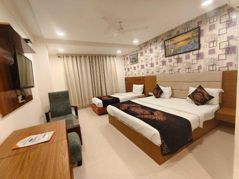 Hotel Capitol image