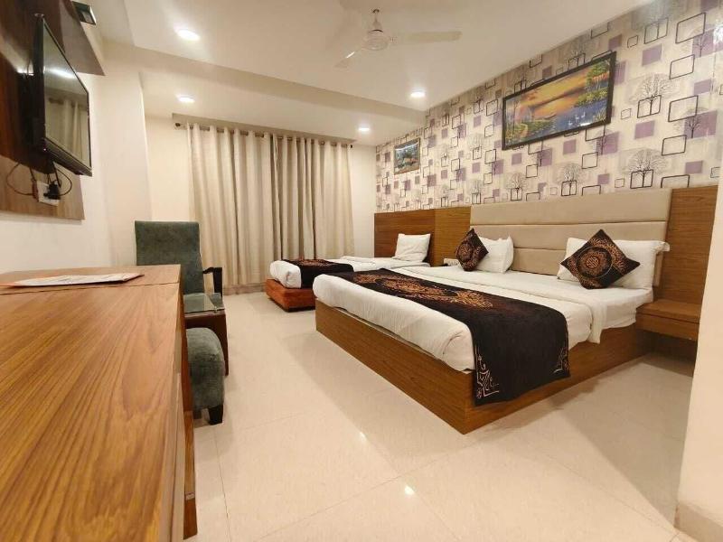 Hotel Capitol image