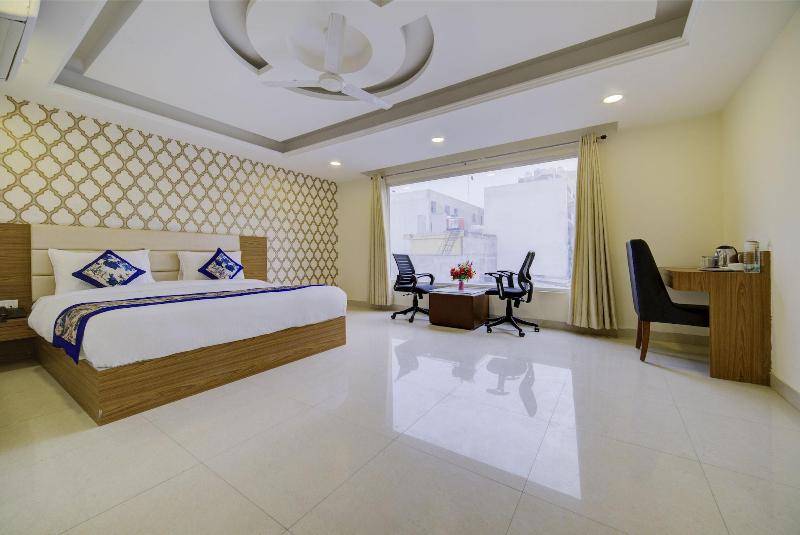 Hotel Capitol image