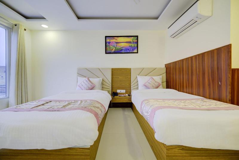 Hotel Capitol image